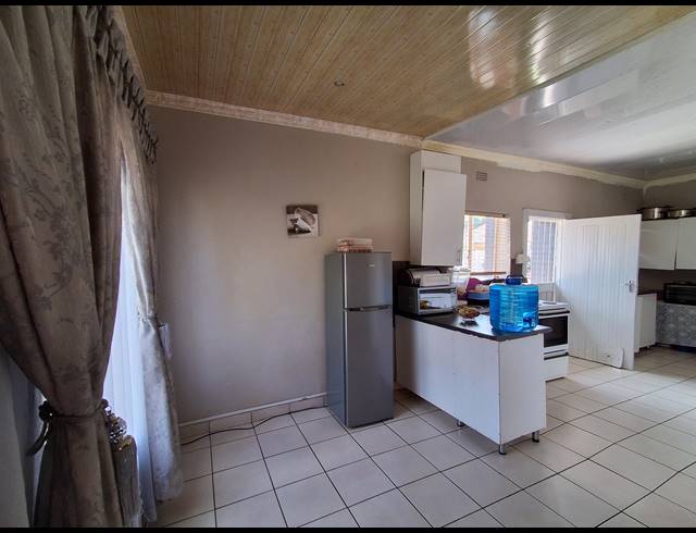 3 BEDROOM FREESTANDING FOR SALE IN STILFONTEIN EXT 3